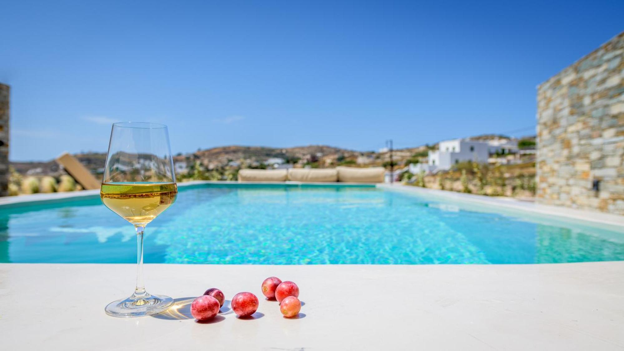 Solus Suites Milos Adamantas  Luaran gambar