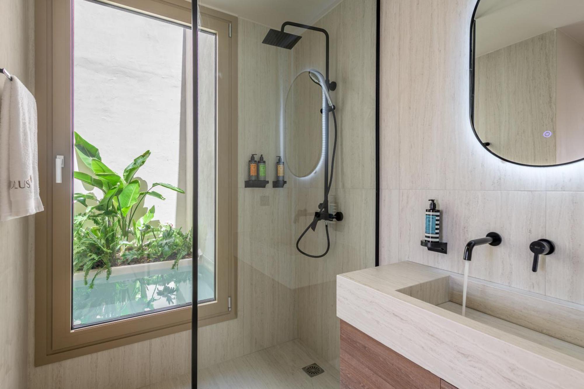 Solus Suites Milos Adamantas  Luaran gambar