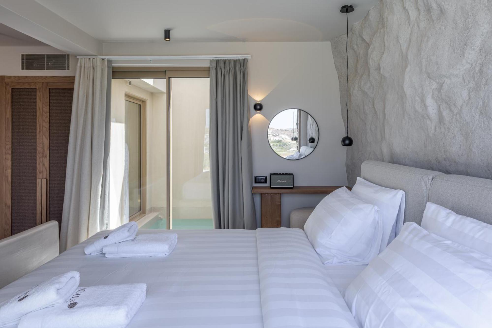 Solus Suites Milos Adamantas  Luaran gambar