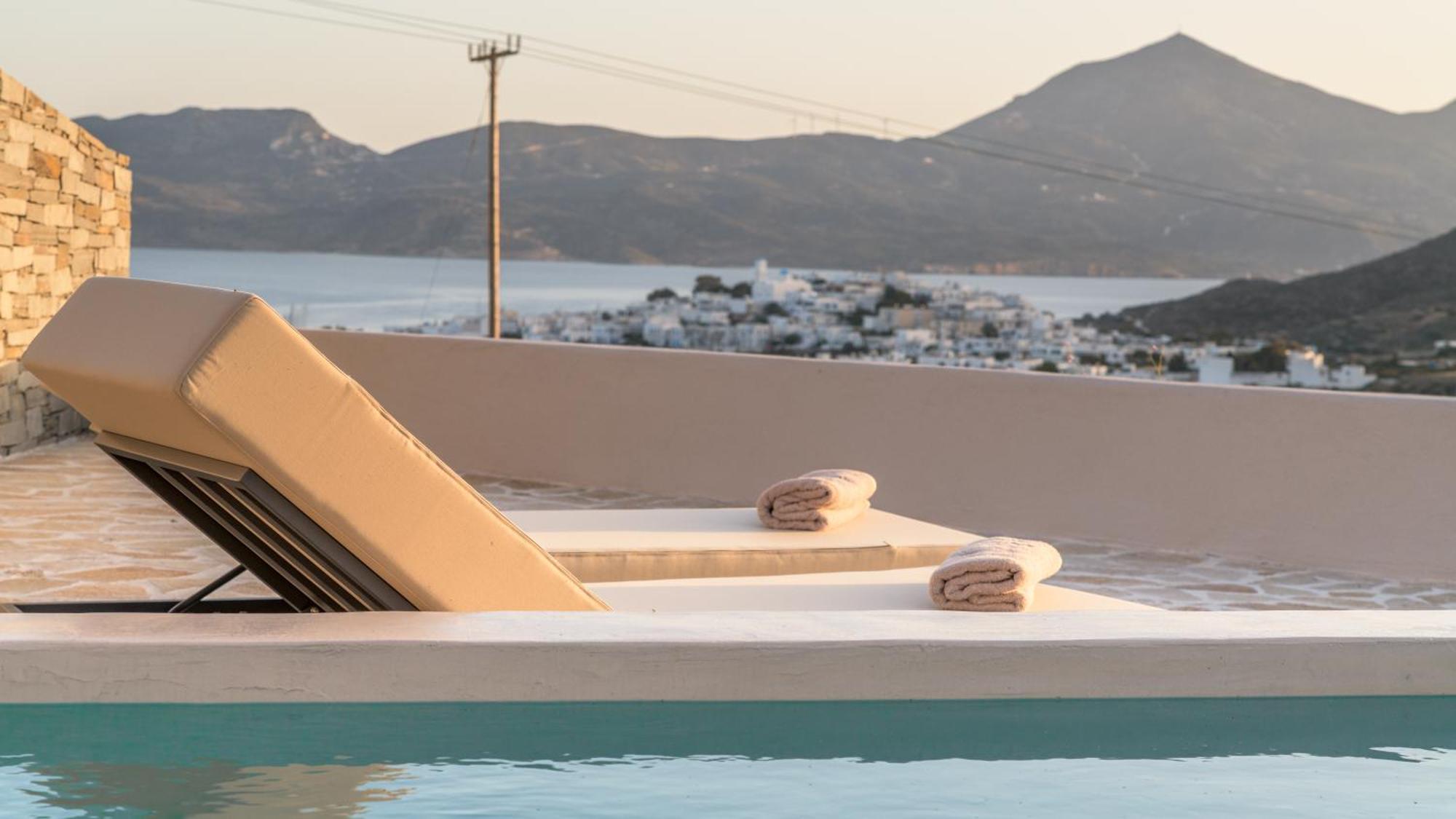 Solus Suites Milos Adamantas  Luaran gambar