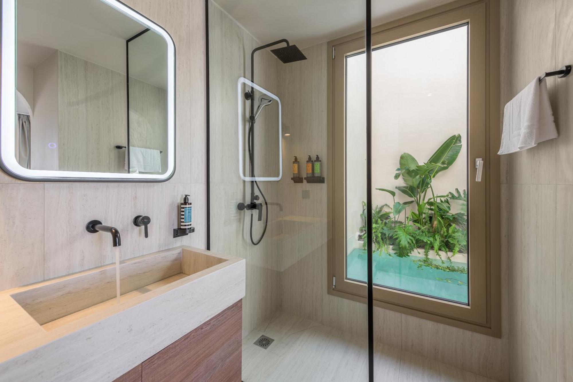 Solus Suites Milos Adamantas  Luaran gambar